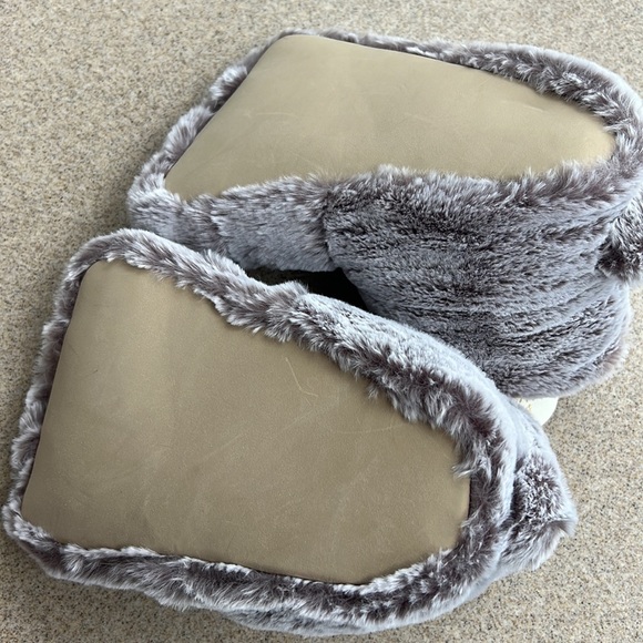 Slippers, Size Small/Medium, Gray, Super Soft!! - Picture 7 of 12
